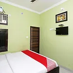 Capital O 11480 Hotel Blue Star