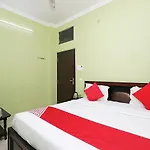 Capital O 11480 Hotel Blue Star