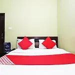 Capital O 11480 Hotel Blue Star