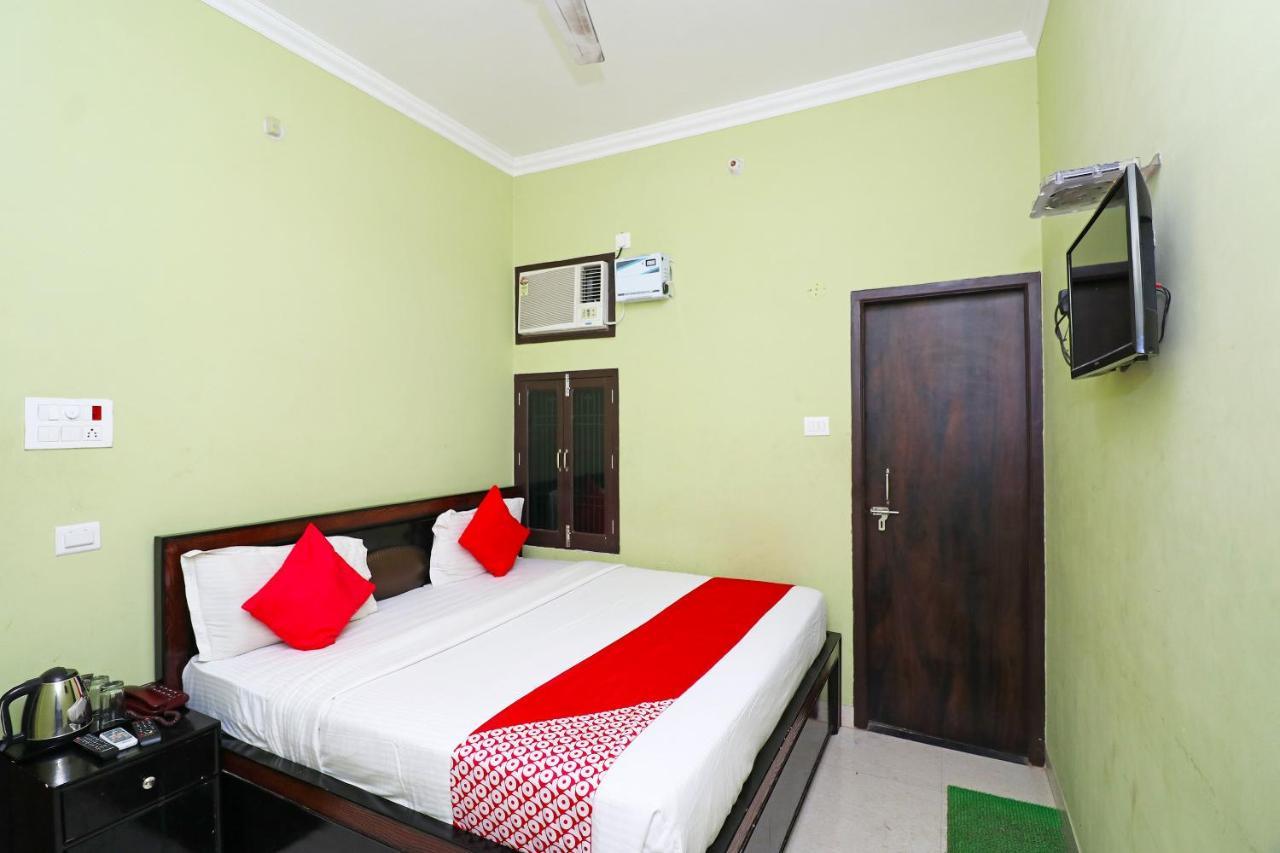 Capital O 11480 Blue Star Hotel Varanasi