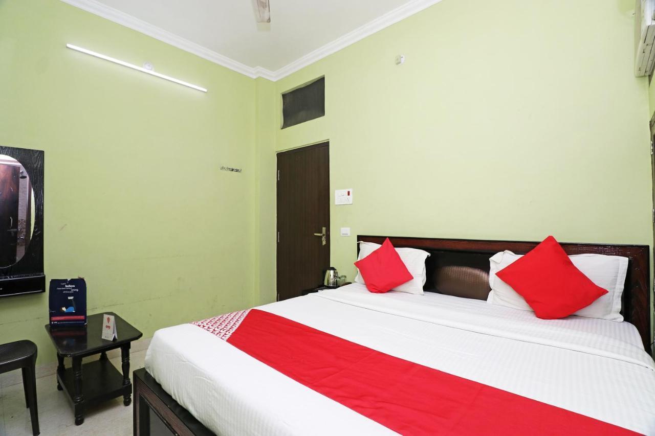 Hotel Capital O 11480 Blue Star