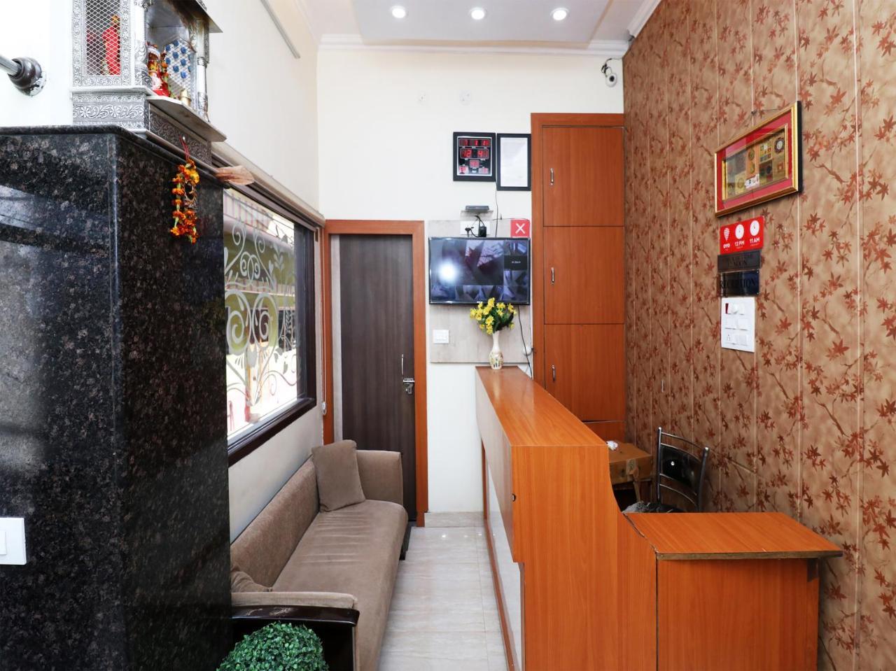 Hotel Capital O 11480 Blue Star 3*