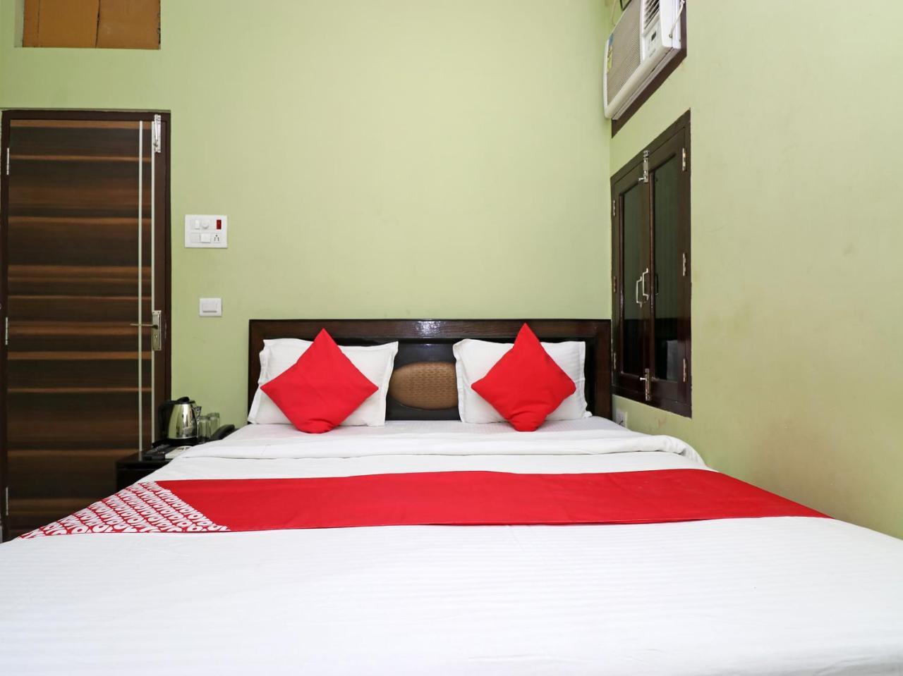 Hotel Capital O 11480 Blue Star 3*