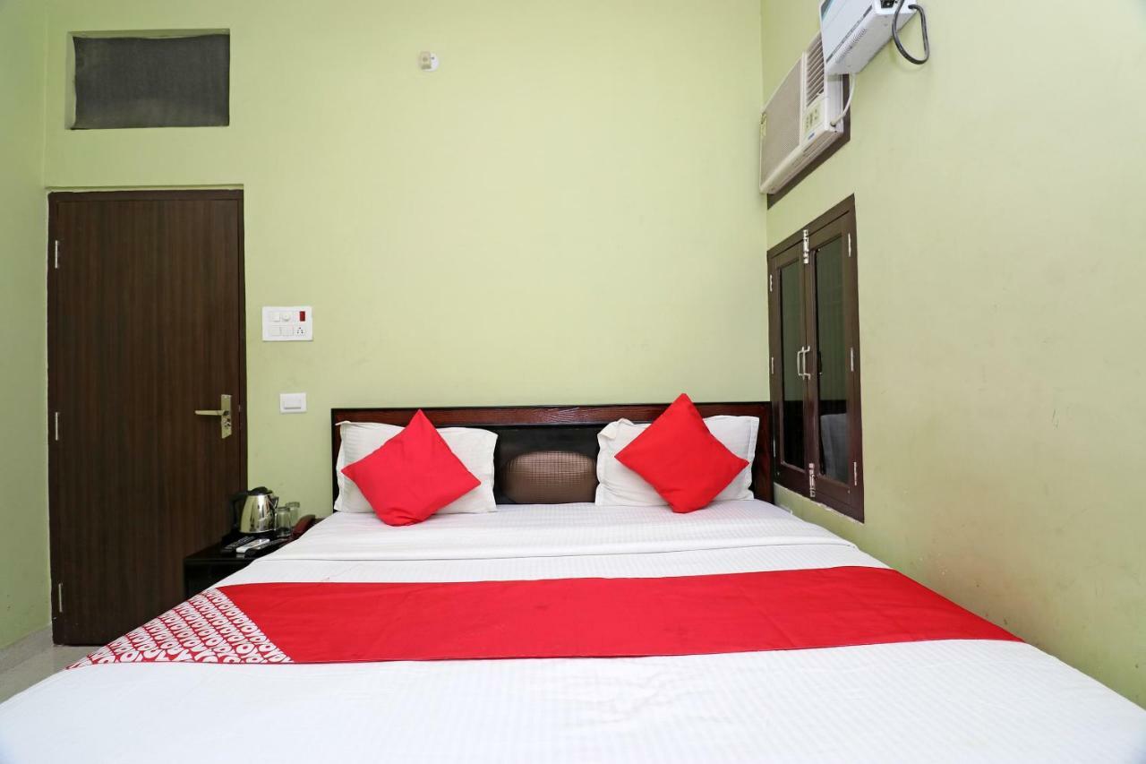 Capital O 11480 Blue Star 3* Varanasi